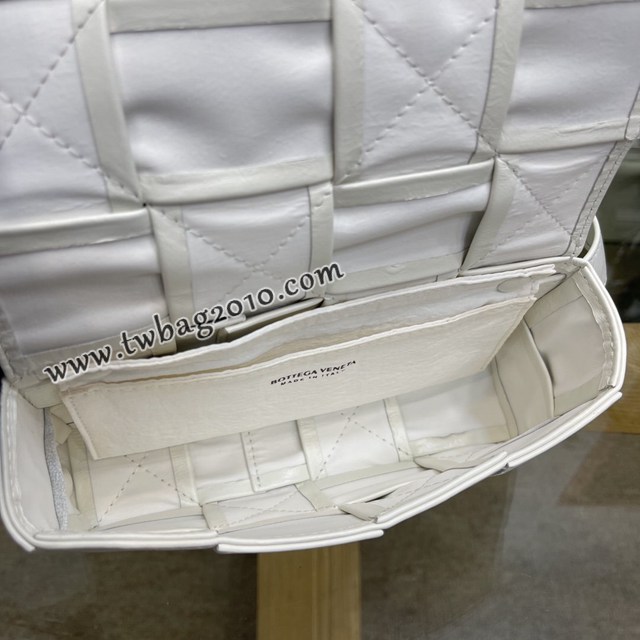 Bottega veneta高端女包 KF0023 寶緹嘉爆款白色CASSETTE腰包 BV經典款四格腰包/胸包/斜挎包/單肩包  gxz1396